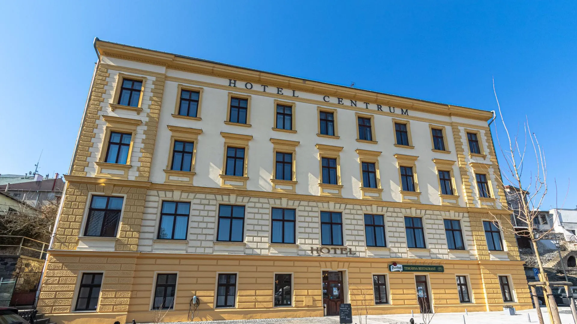 Fasáda Hotelu Centrum v Hranicích
