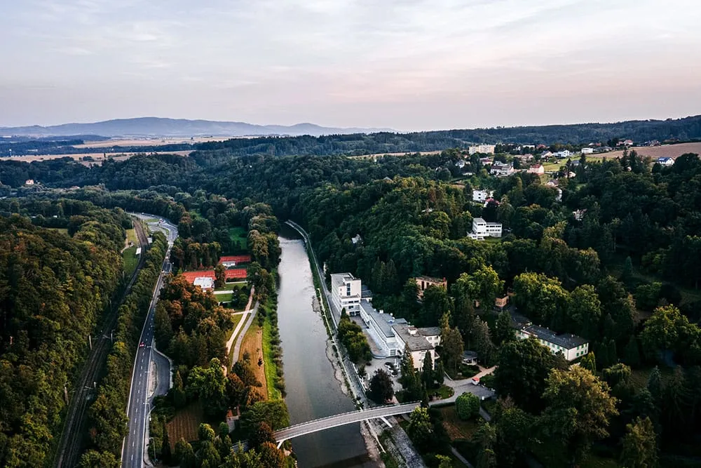 Lázně Teplice nad Bečvou u řeky